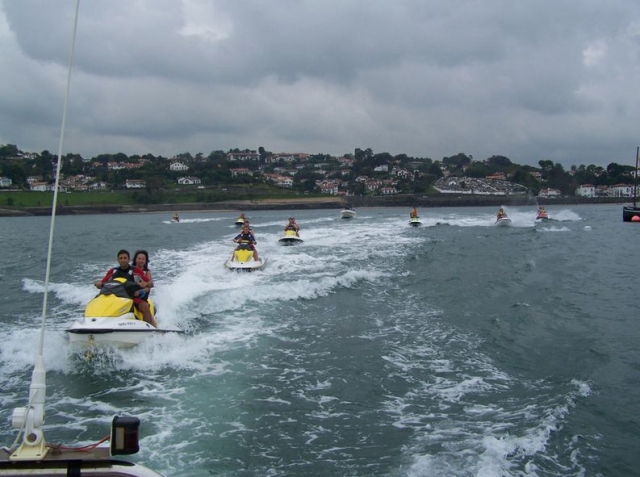  Caminata y salida de Jetski en el Atlántico Pirinees 